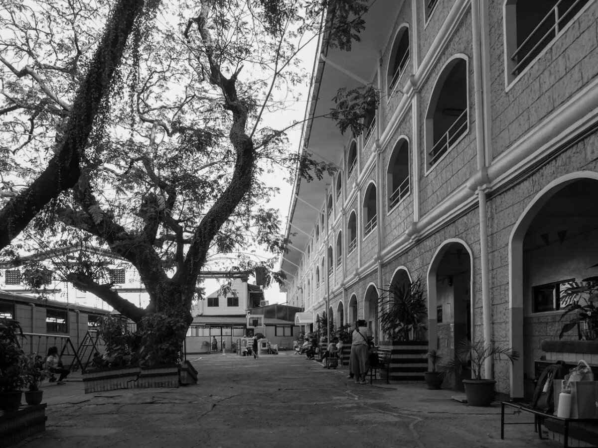 A black and white photo of Las Pinas