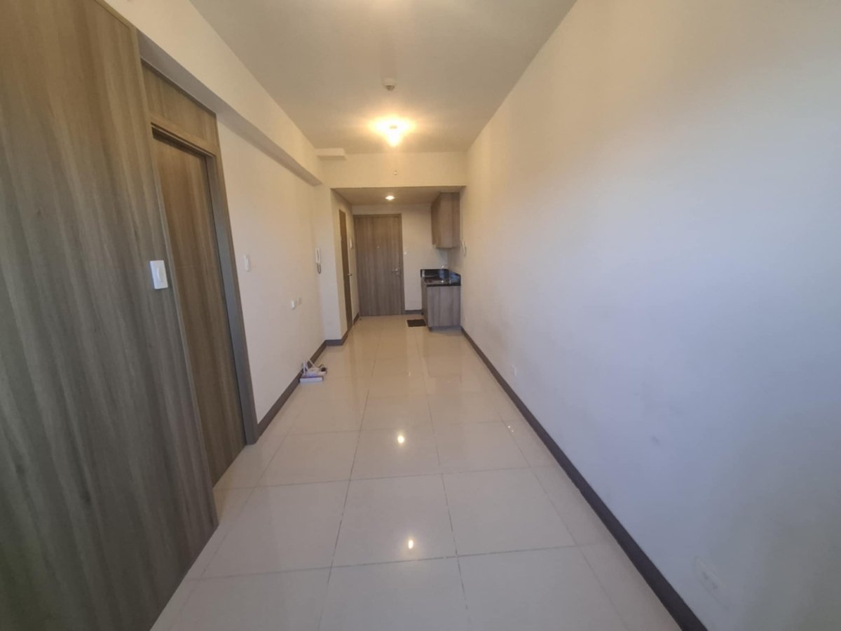 Semi Furnished 1 Bedroom Condo Unit For Rent – Unit 3317 at Coast Residences