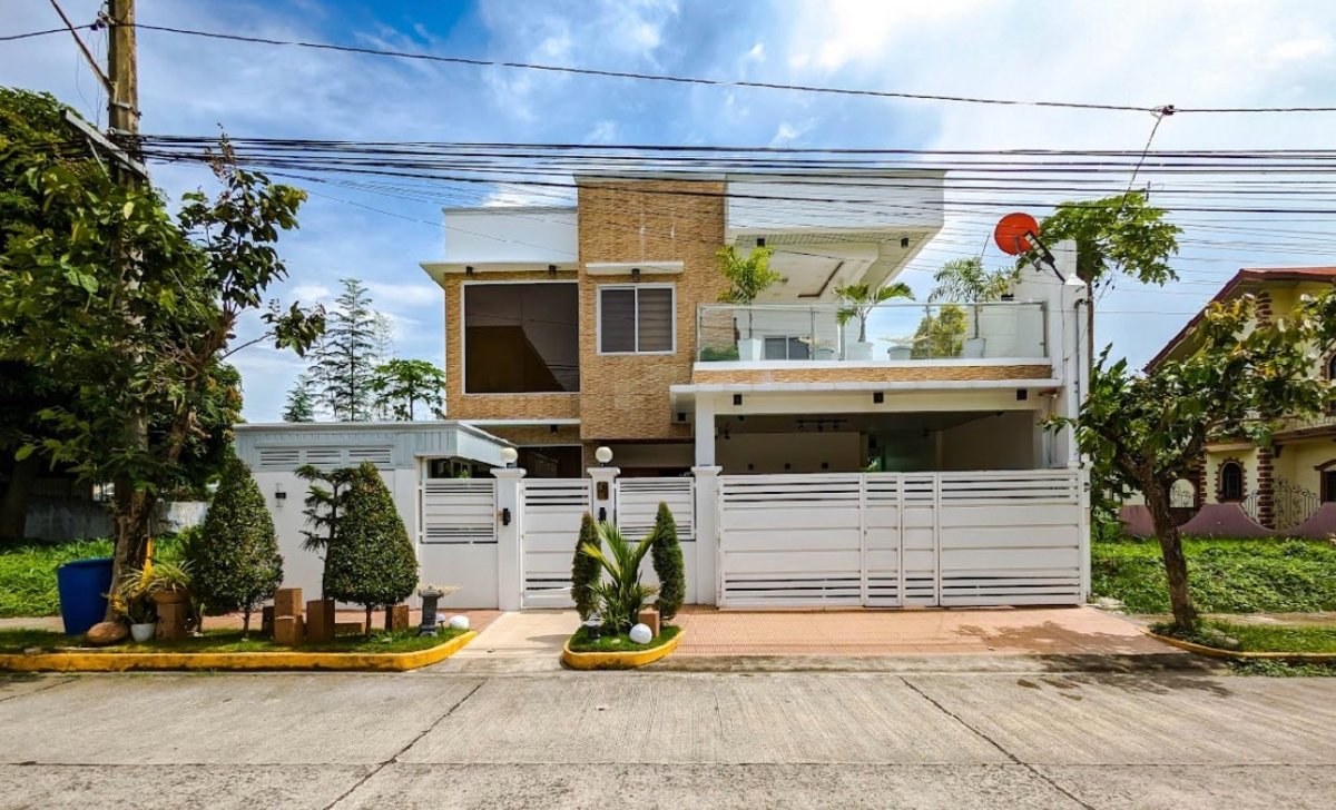 536784833_122150961098402941_5927793422579097623_n Fully Furnished House and Lot for Sale in ParkPlace Village Imus Cavite