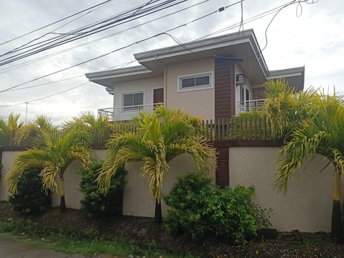 🏡 FOR SALE: Spacious 2-Unit Home with Pool in Tabang, Guiguinto, Bulacan – Ideal for Family Living or Investment!