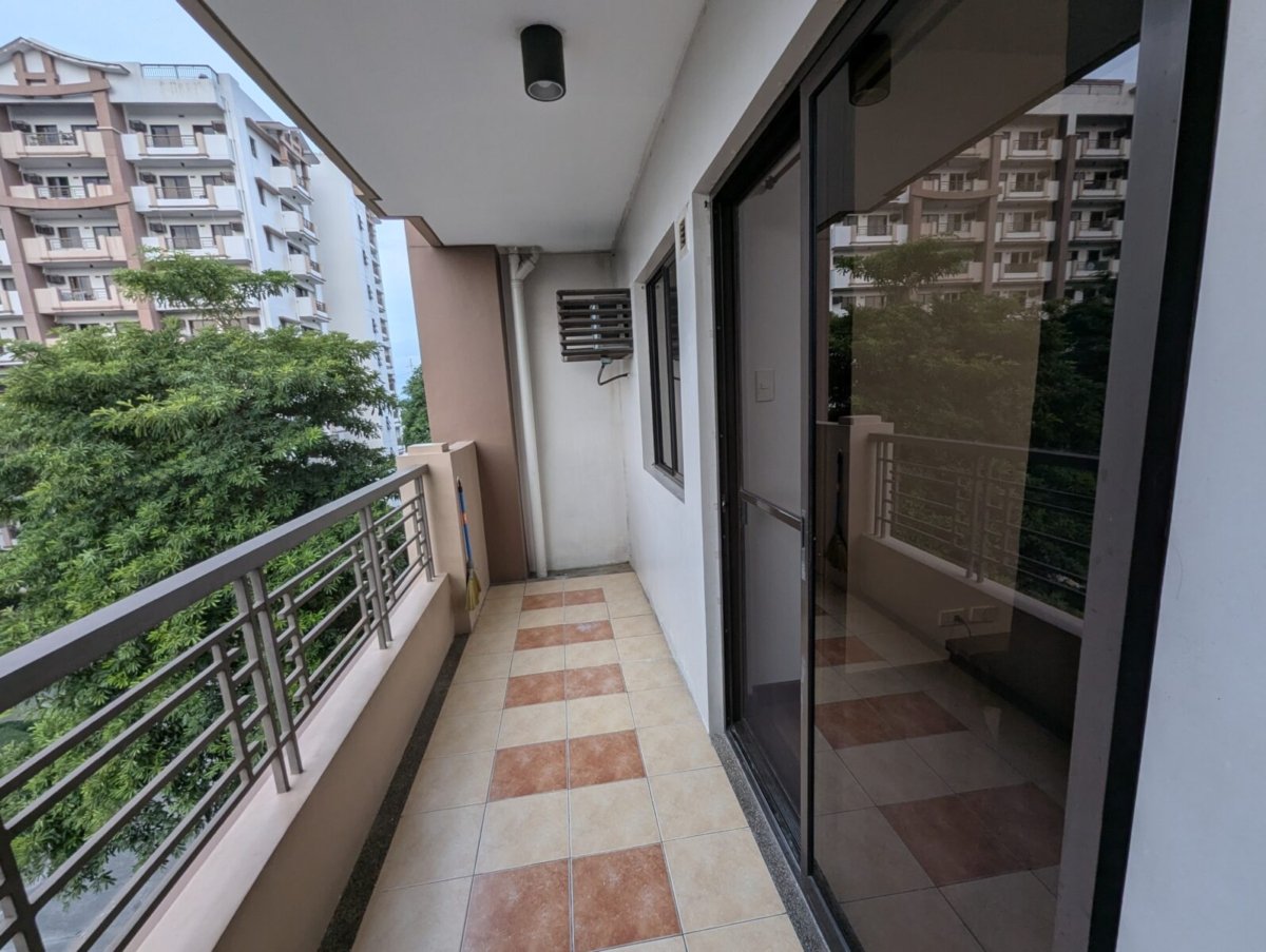 2 bedroom with balcony & laundry area 66.5sqm, Rhapsody Residences. Fully furnished (Near Festival Mall & Alabang Town Center)