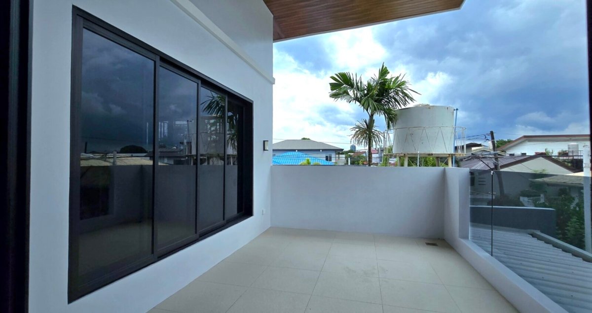 Modern Luxury 2-Storey Home in BF homes Paranaque