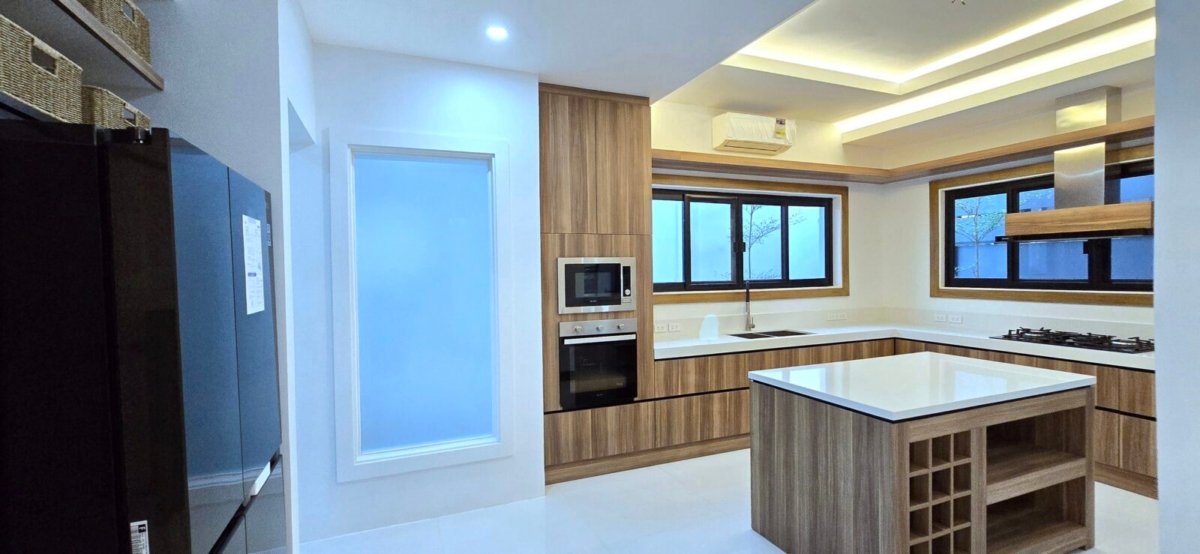 Modern Luxury 2-Storey Home in BF homes Paranaque