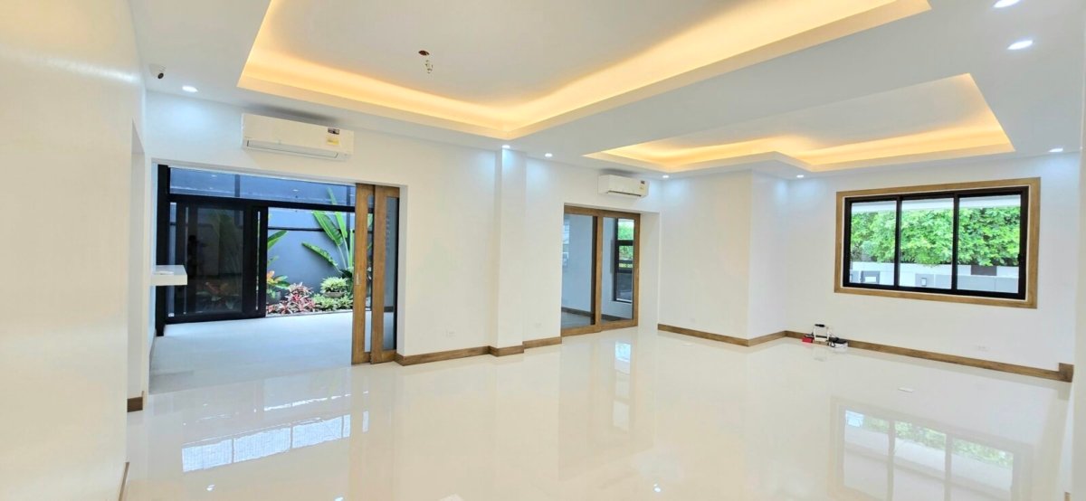 Modern Luxury 2-Storey Home in BF homes Paranaque