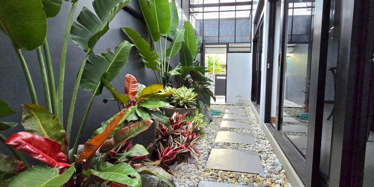 Modern Luxury 2-Storey Home in BF homes Paranaque