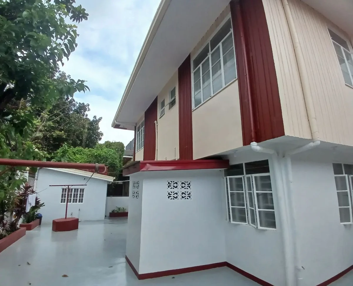 backyard-3-with-clothes-line