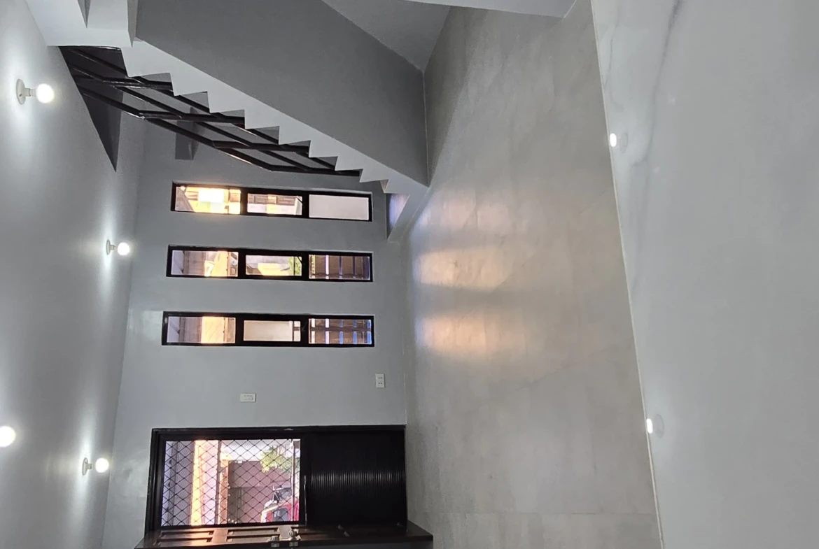 Good Location House and lot