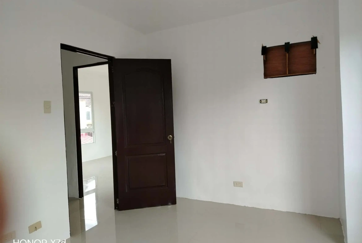 Single Attached Town House
