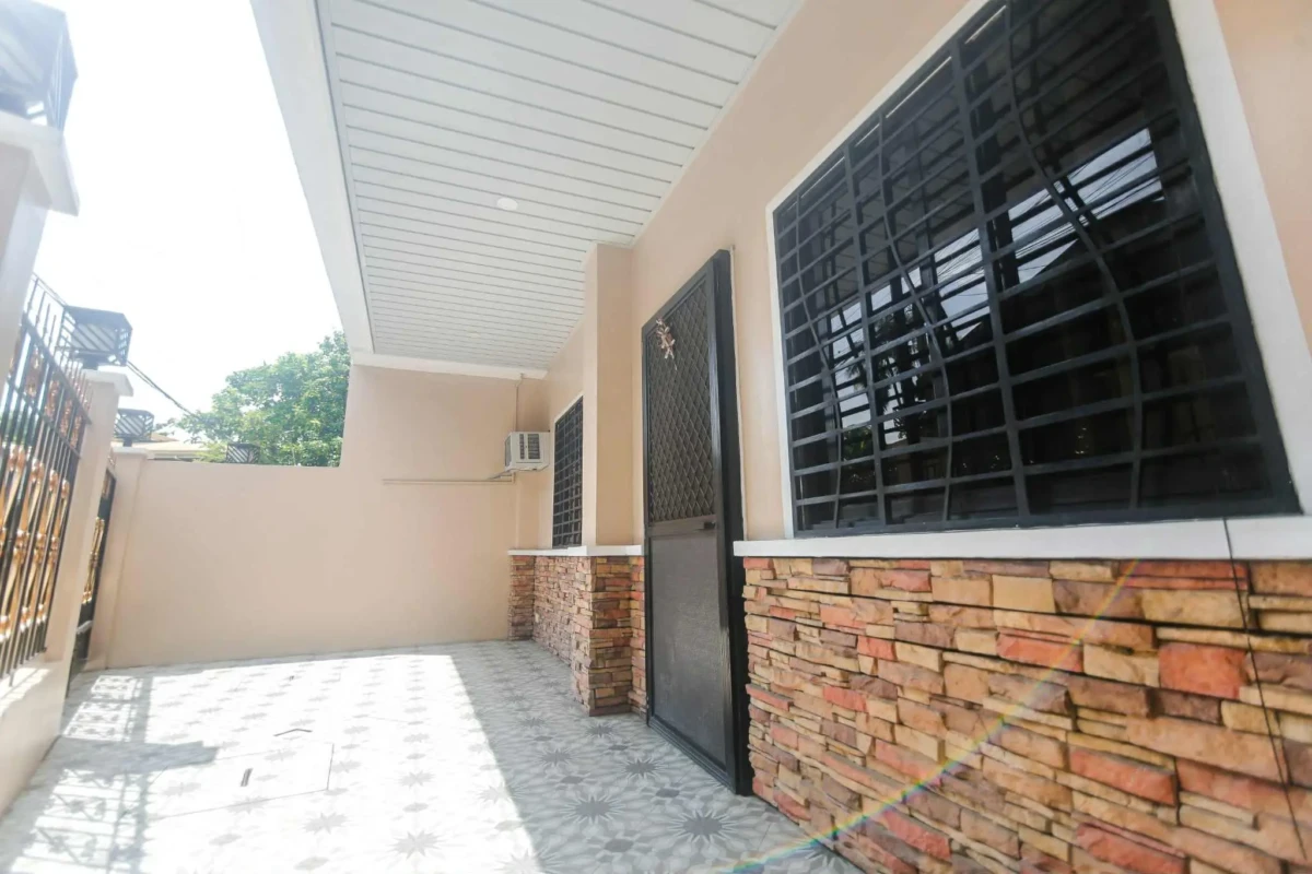1000008441 Spacious RFO 5 BEDROOMS House and LOT Cebu South
