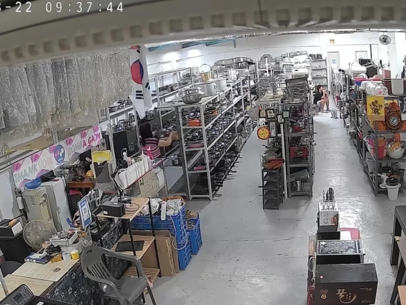 Warehouse and Lot / GLASS STORE/ COMMERCIAL LAND BUILDING