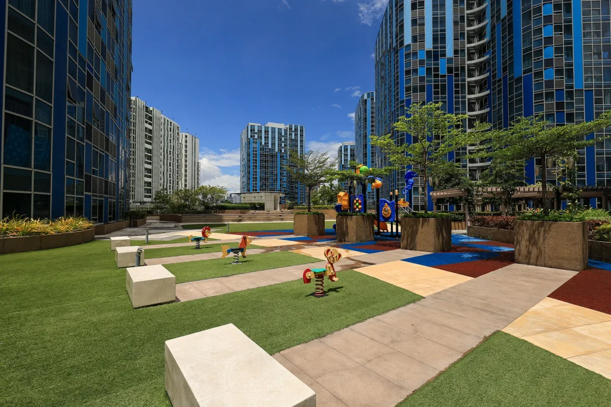 img_0108 3BR+storeroom Mid-rise Condo For Sale