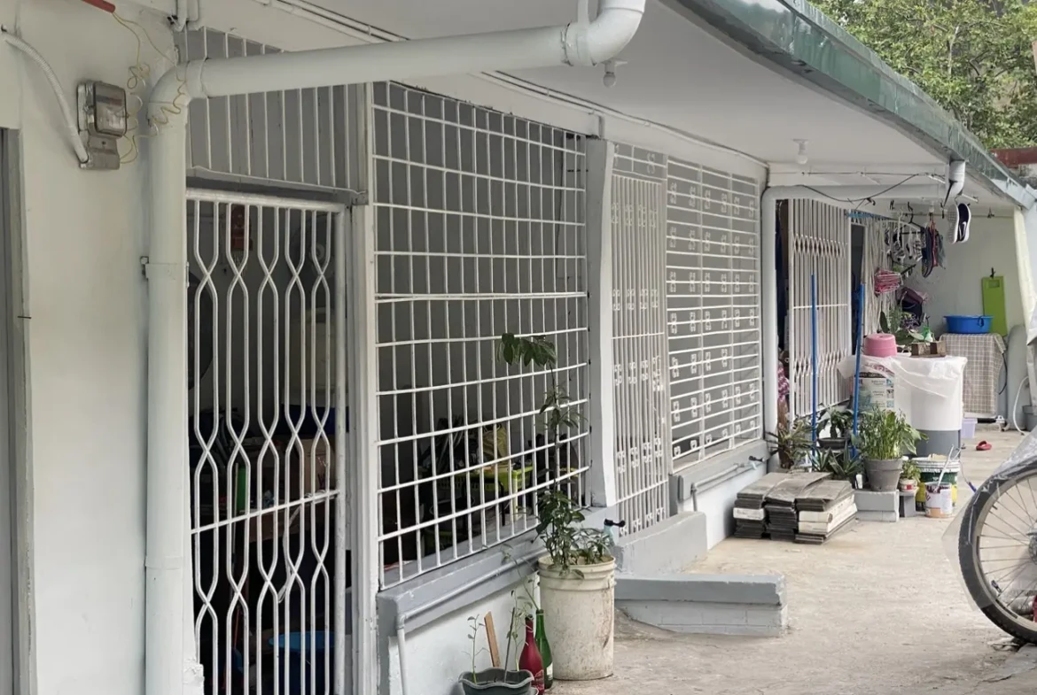 Six-door Residential/Commercial Apartment for sale