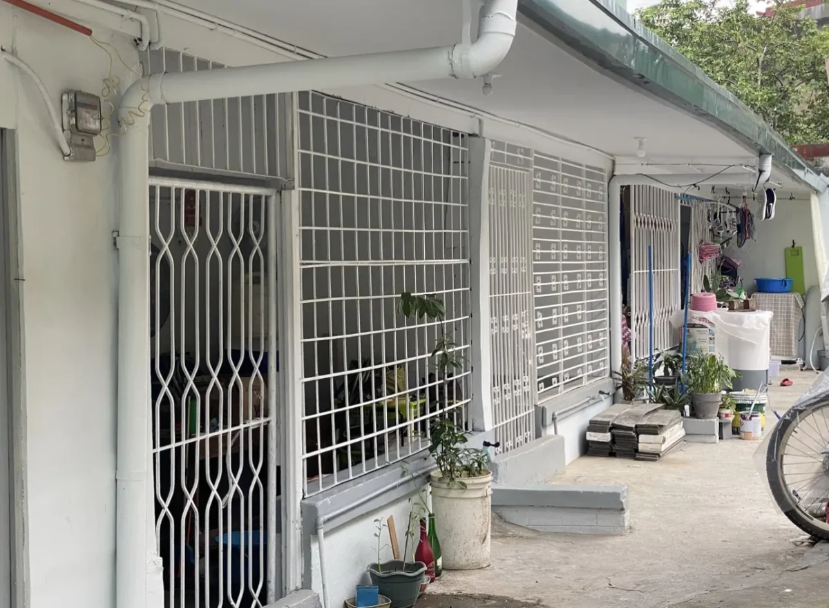 img_5752 Six-door Residential/Commercial Apartment for sale