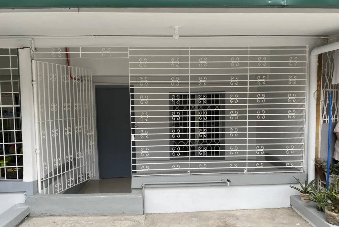 Six-door Residential/Commercial Apartment for sale
