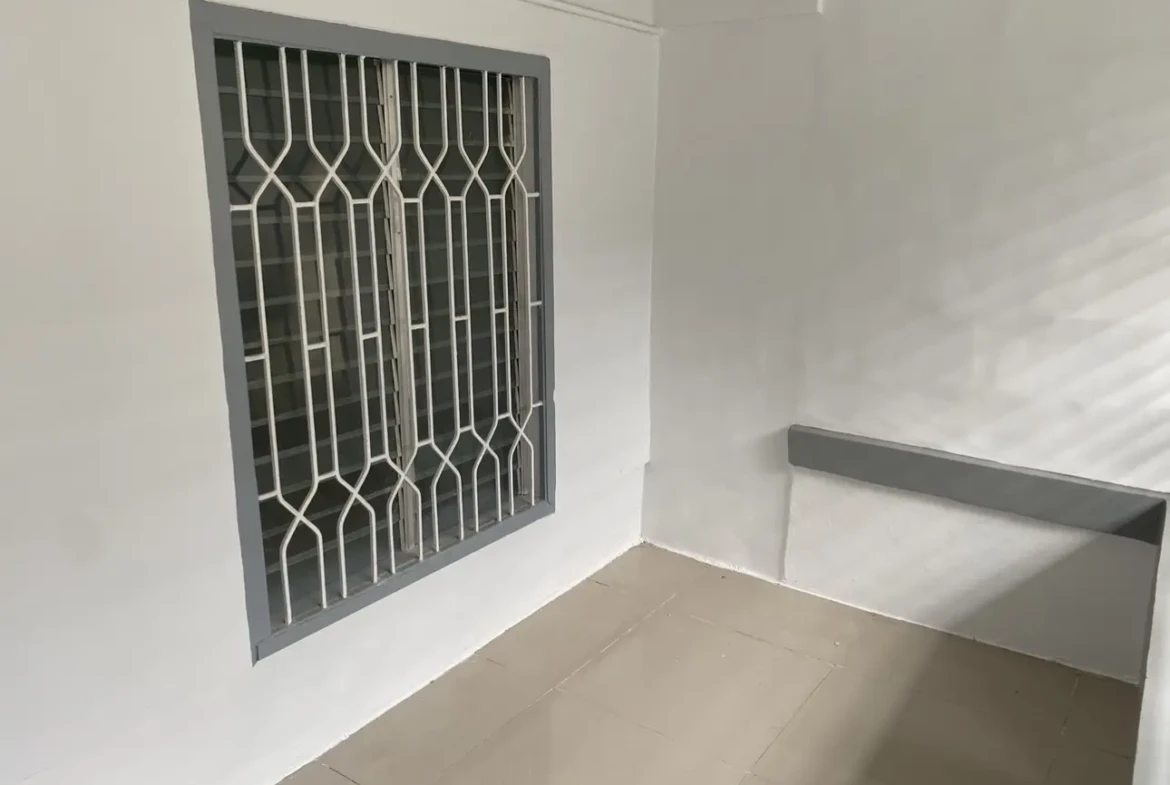 Six-door Residential/Commercial Apartment for sale