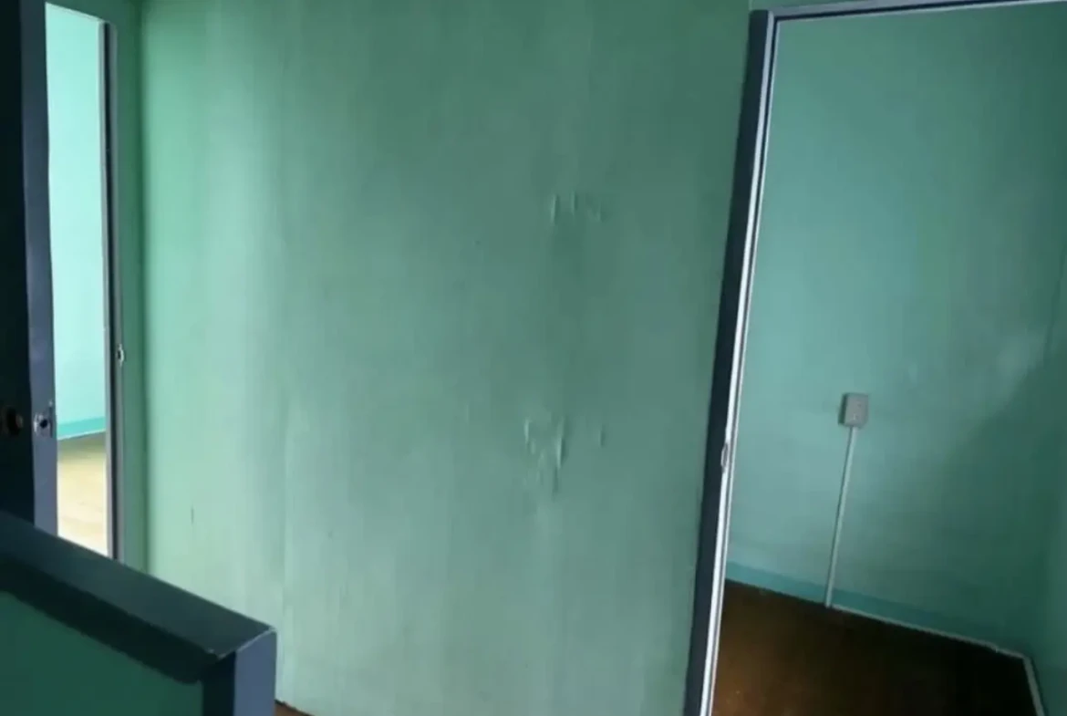 Six-door Residential/Commercial Apartment for sale