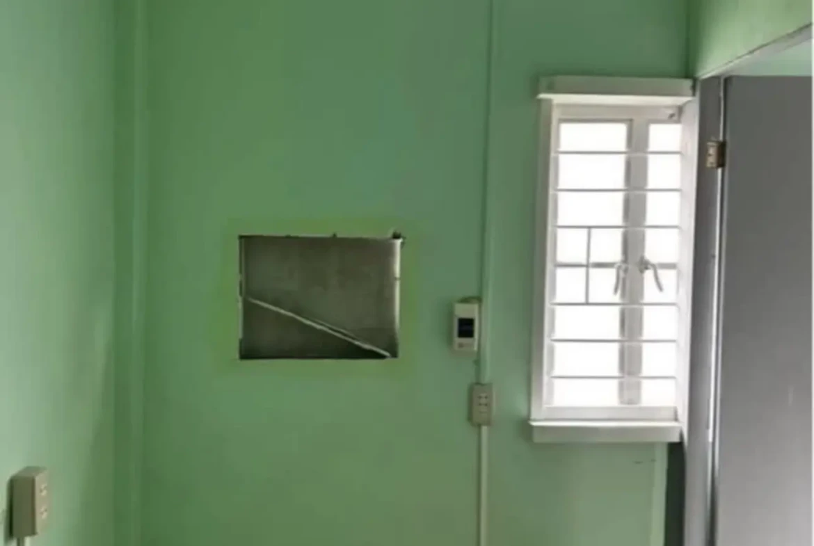 Six-door Residential/Commercial Apartment for sale
